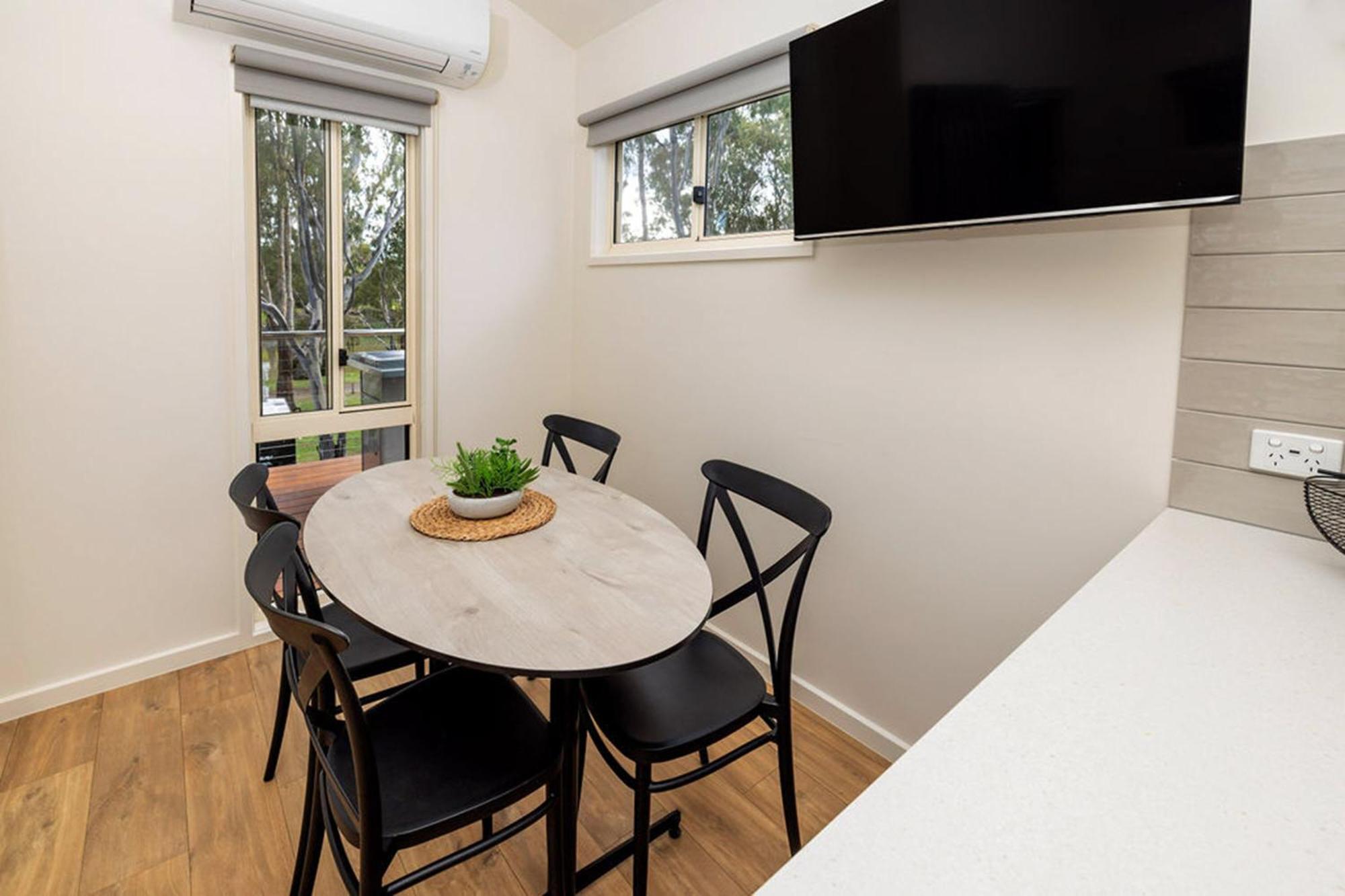 Big4 Deniliquin Holiday Park Δωμάτιο φωτογραφία